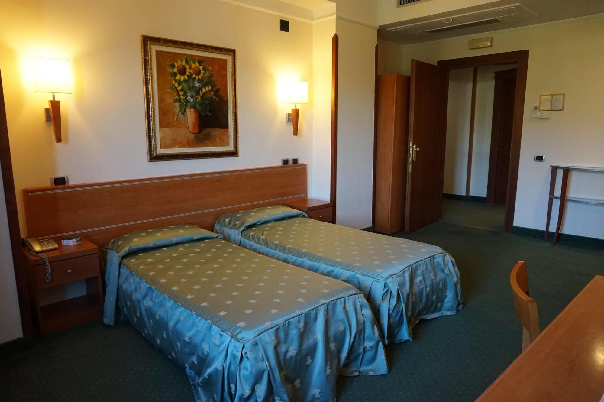 Bel Sito Hotel Due Torri Manocalzati Екстер'єр фото